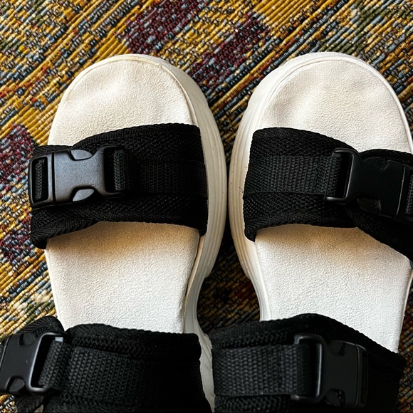 Urban Outfitters Sandals Platform Black White Velcro Strap Size 6 Chunky Y2K - Picture 8 of 10